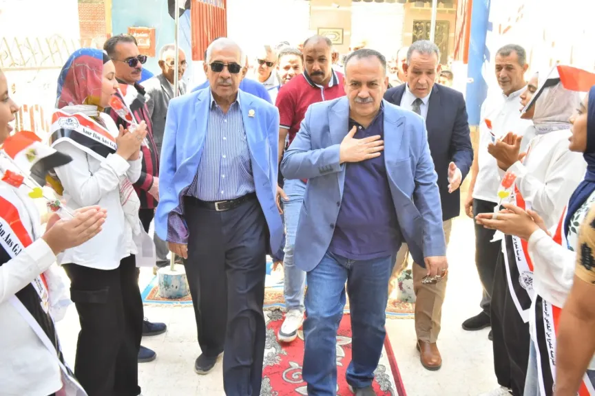 جانب من متابعه 