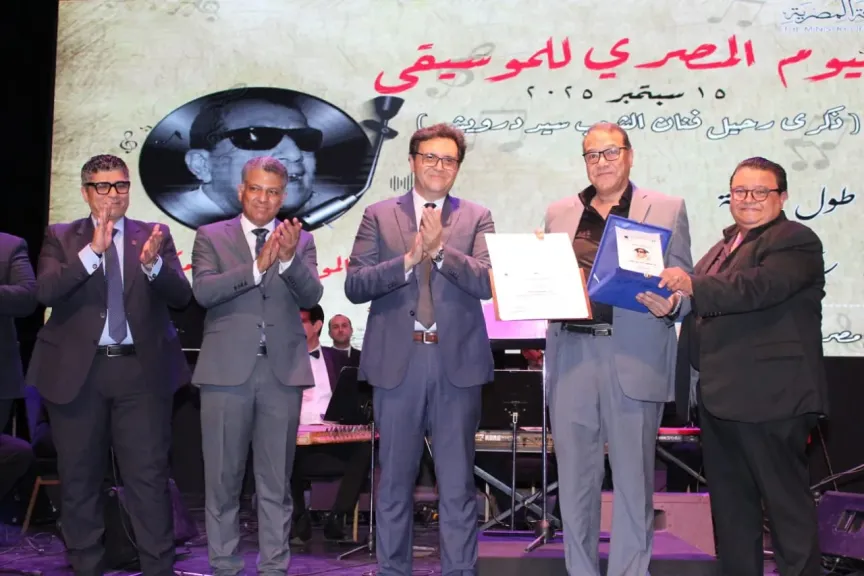 وزير الثقافة خلال الاحتفالية وتكريم عدد من الشخصيات والأسماء البارزة