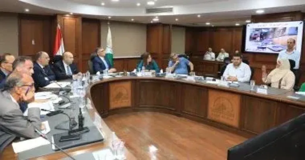 محافظ الجيزة يوجه بتشكيل لجان قانونية وهندسية متخصصة