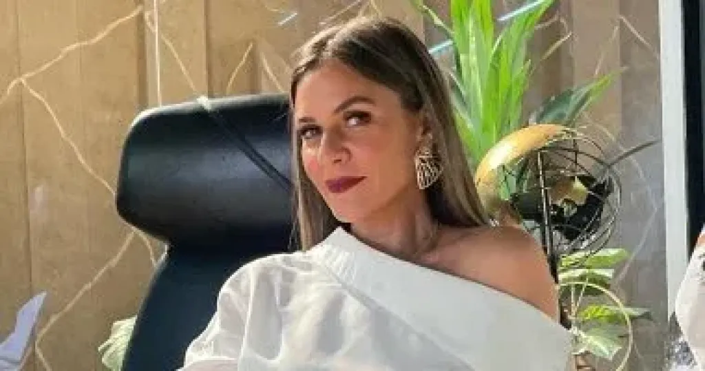 الفنانة نادين 