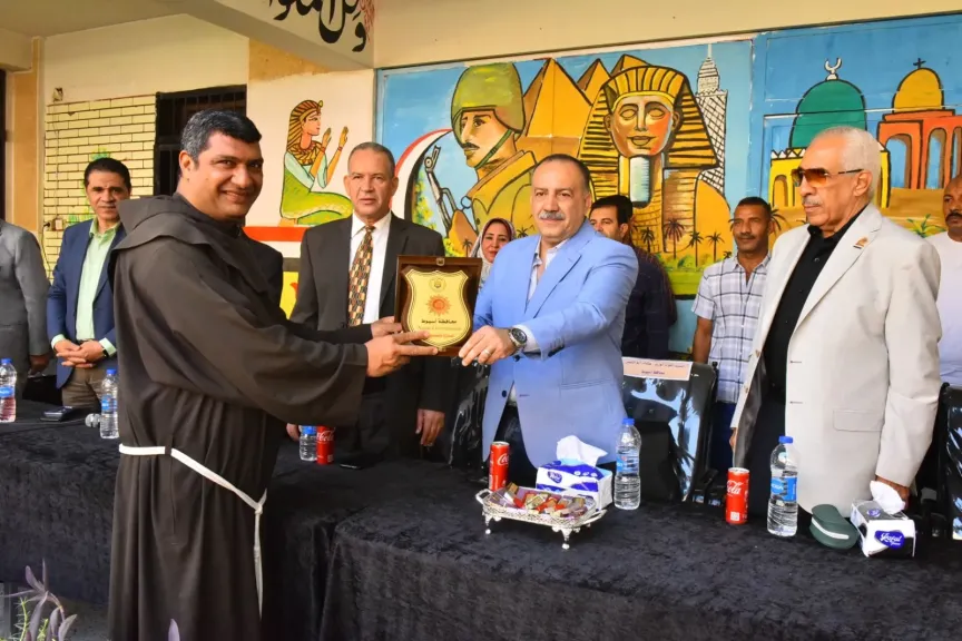 جانب من متابعه 