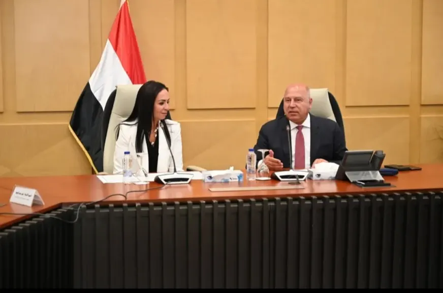 وزيرا الصناعة والتضامن 