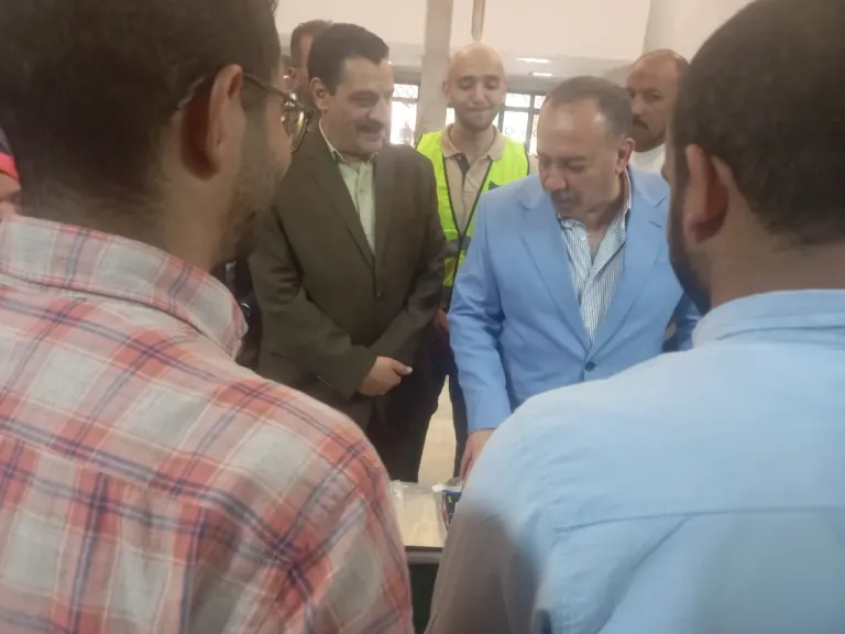جانب من متابعه 