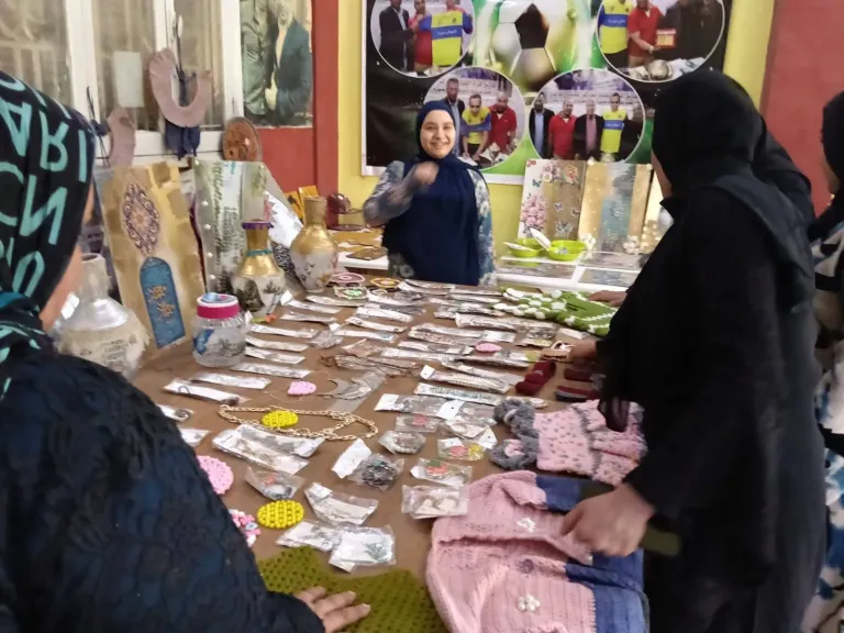 جانب من متابعه 