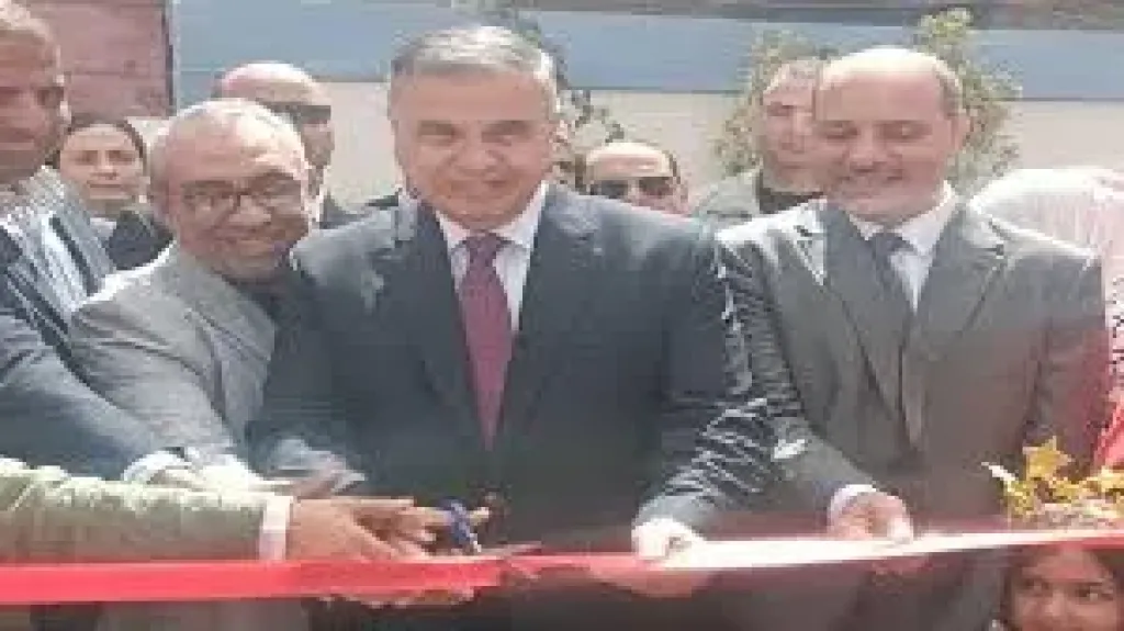 محافظ الاسكندريه يفتتح مدرسه
