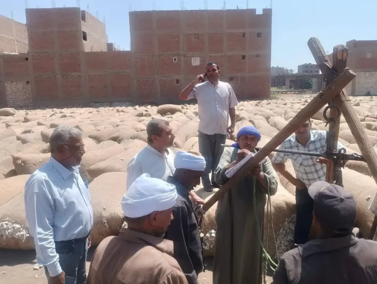 جانب من متابعه 