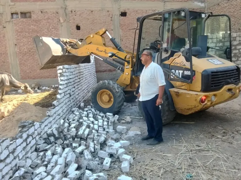 جانب من متابعه 