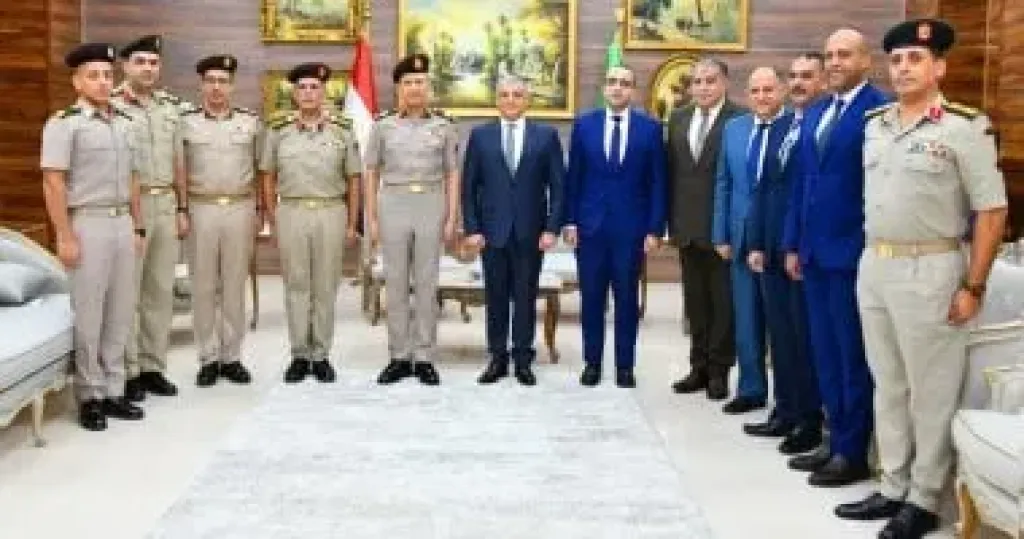 جانب من التوقيع 