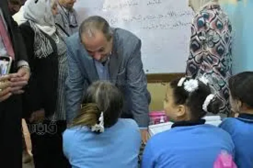 محافظ بور سعيد خلال جولته