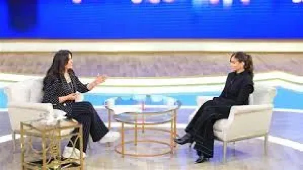 ”معكم منى الشاذلي”