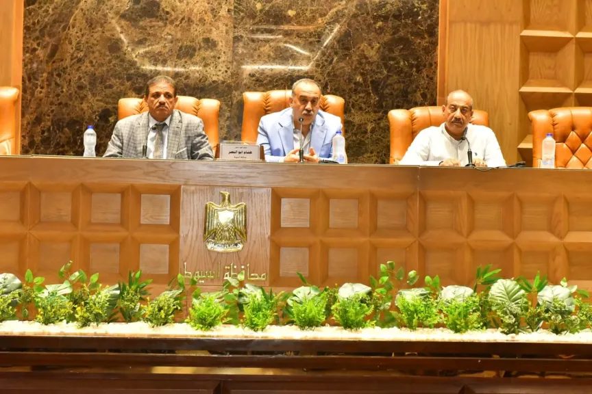 جانب من متابعه 