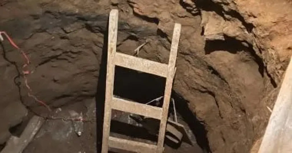 التنقيب عن الاثار 