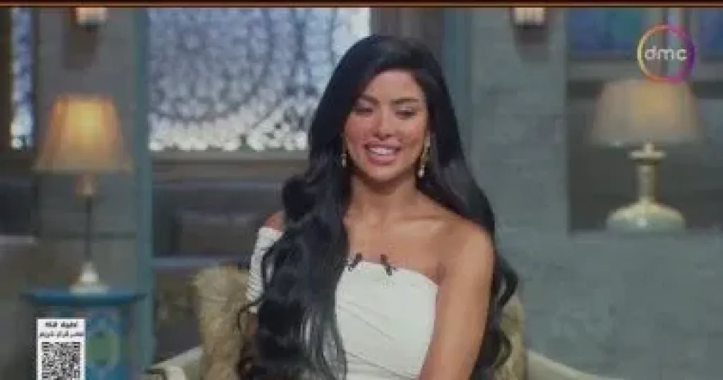 كارولين عزمي 
