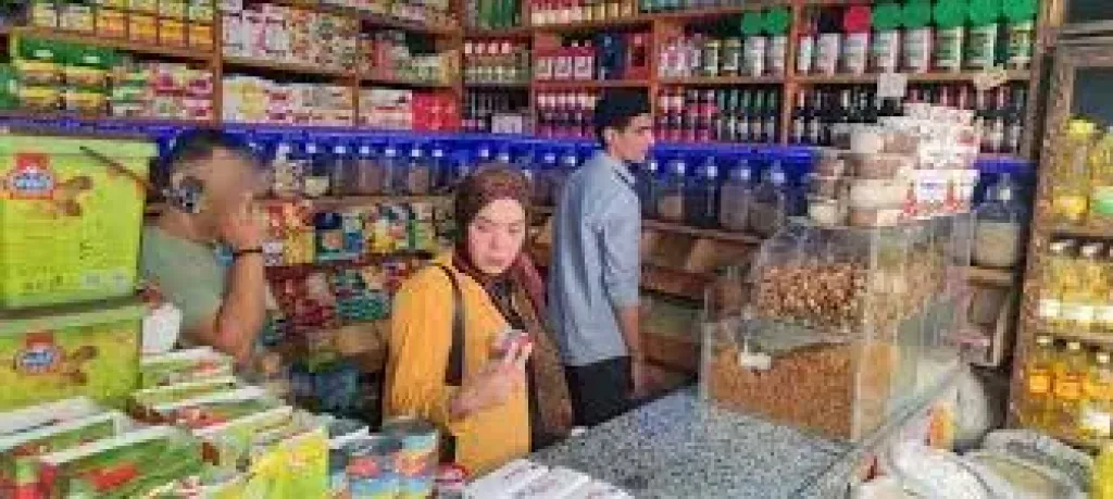 حمله على المحلات والخابز