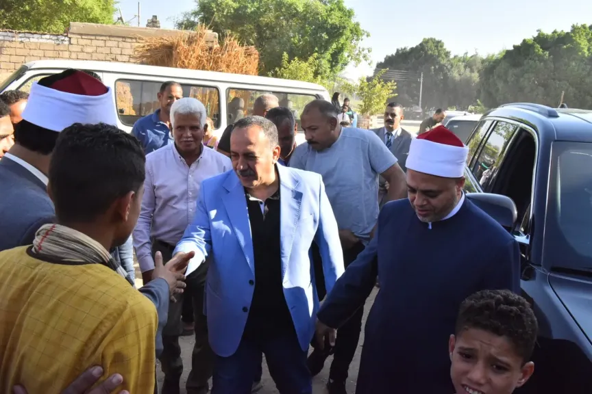 جانب من متابعه 