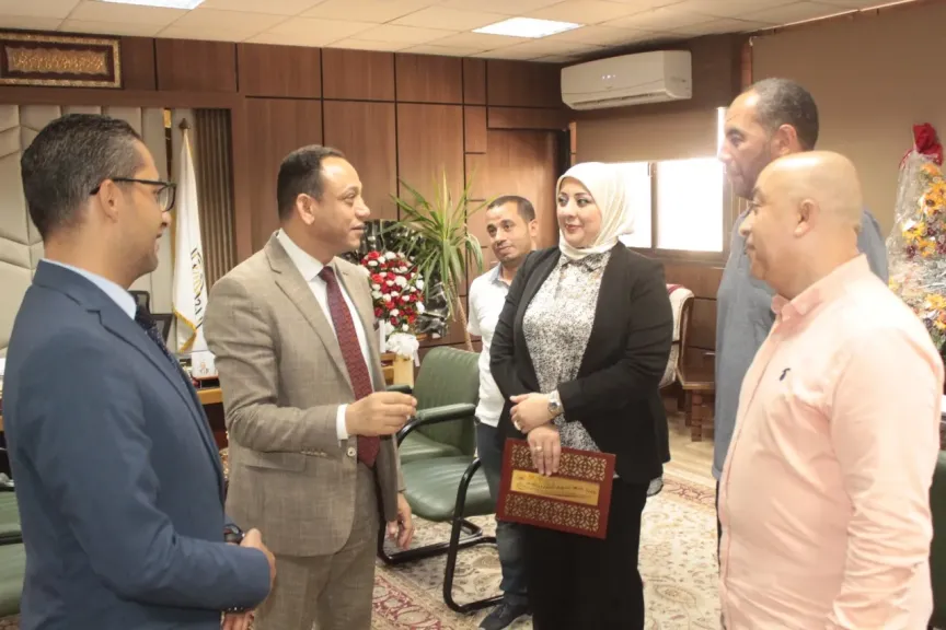جانب من متابعه 