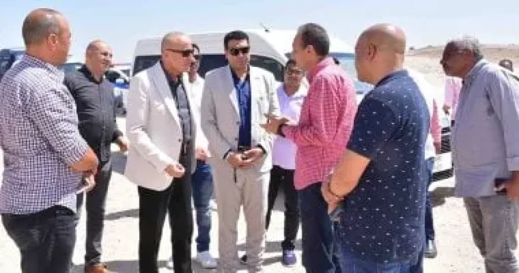 المحافظ يناقش خطط إنشاء مطار جديد للبالون الطائر