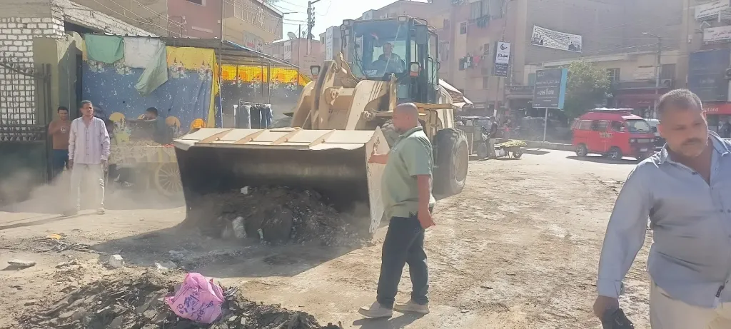 جانب من متابعه 