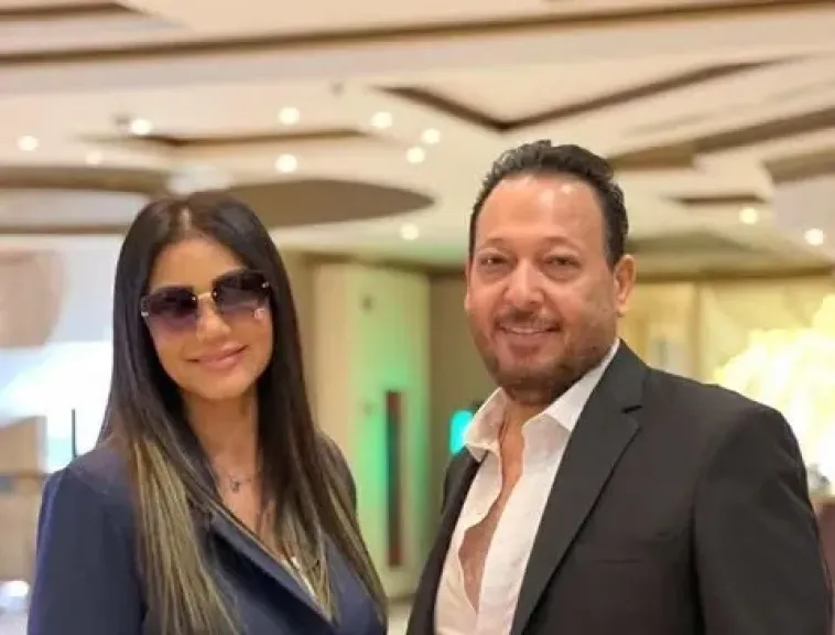 أحمد العيسوي وزوجته