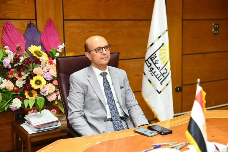 جانب من متابعه 