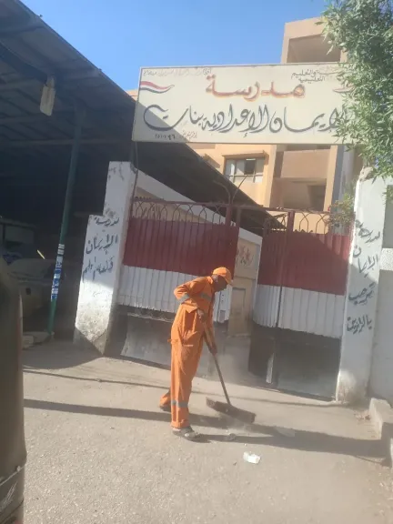 جانب من متابعه 