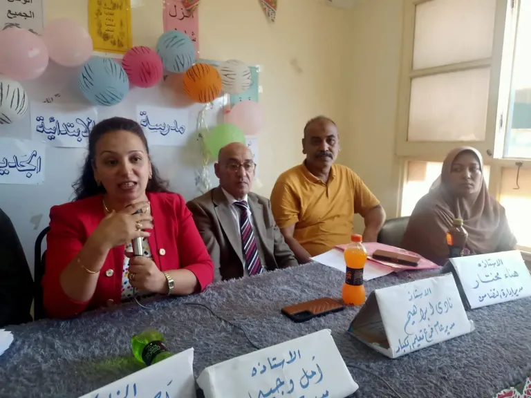 جانب من متابعه 