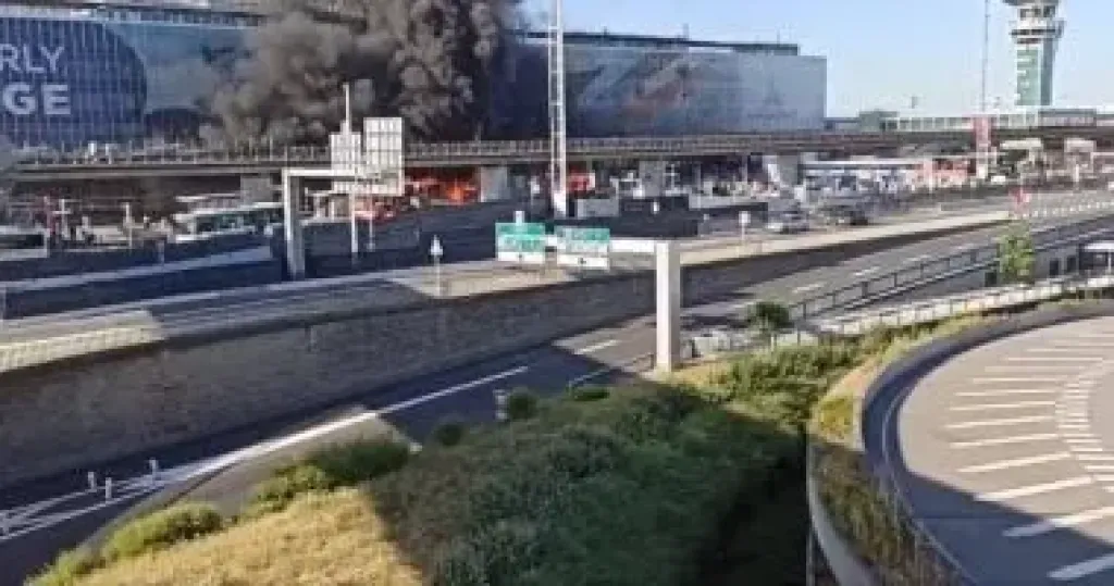 مطار باريس