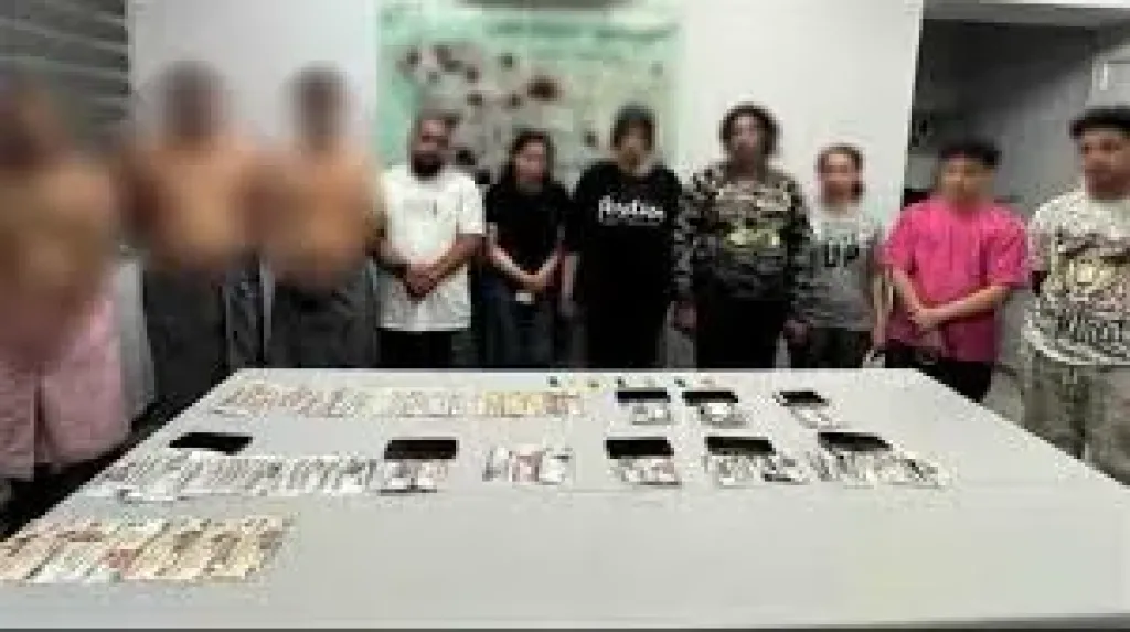 المتهمين