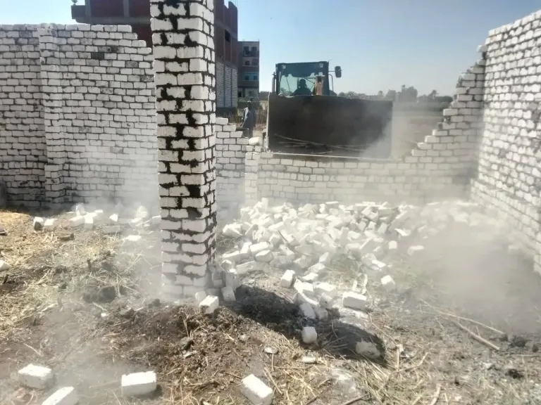 جانب من متابعه 