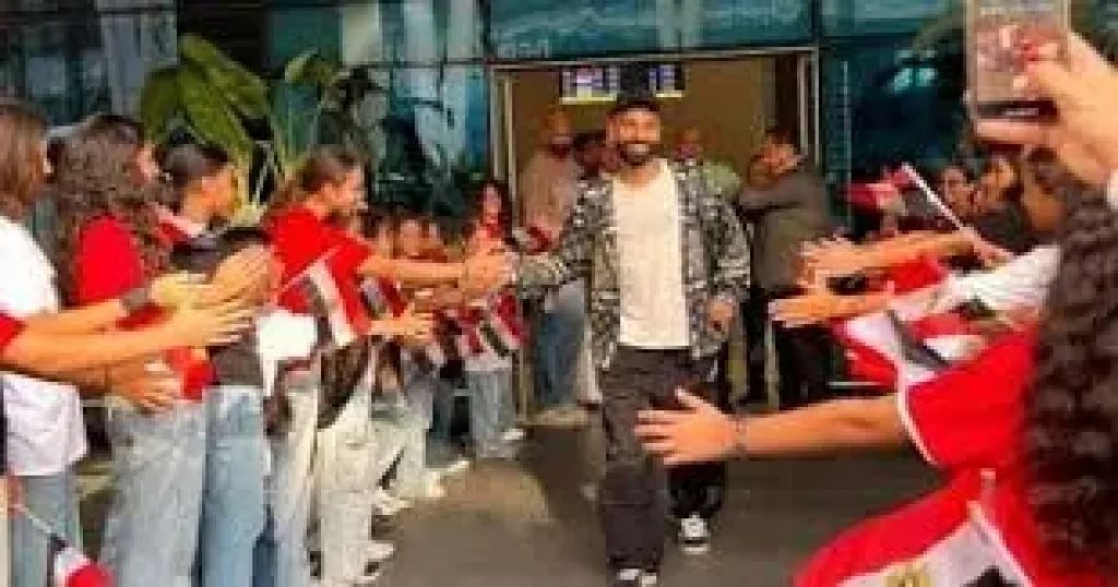 لحظة وصول محمد صلاح في مطار القاهرة