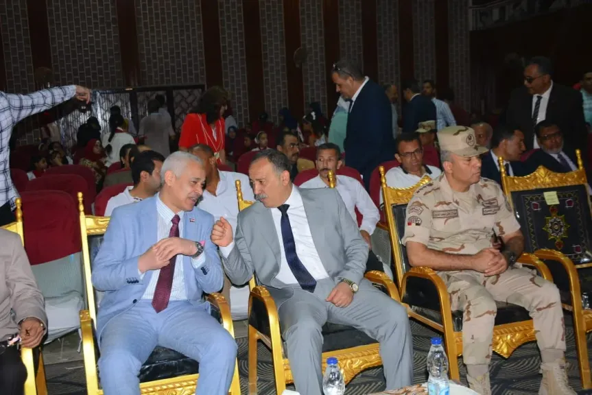 جانب من متابعه 
