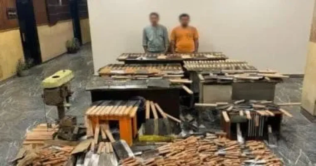 المتهمين 