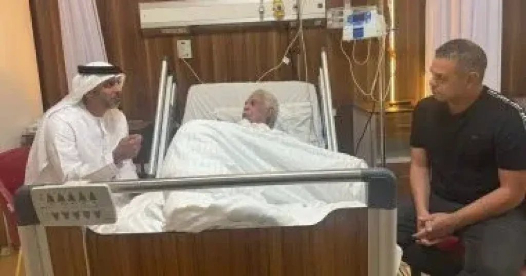 سفير الإمارات بالقاهرة يزور حسن شحاته فى المستشفى