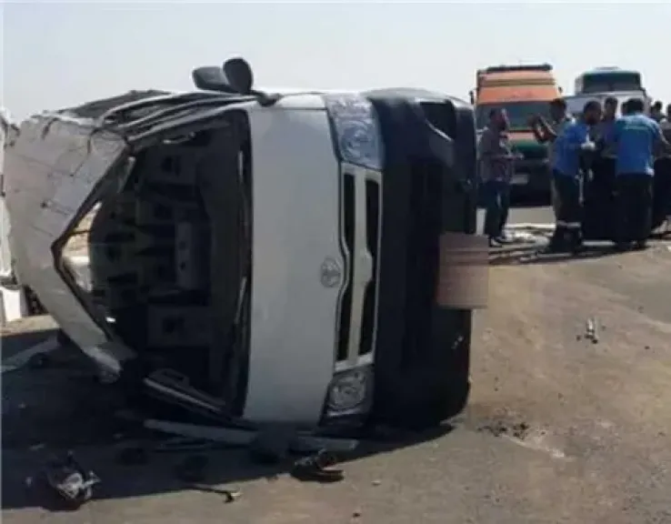 مرور القليوبية ينجح في إعادة الحركة بعد انقلاب ميكروباص بطريق الخانكة – السلام