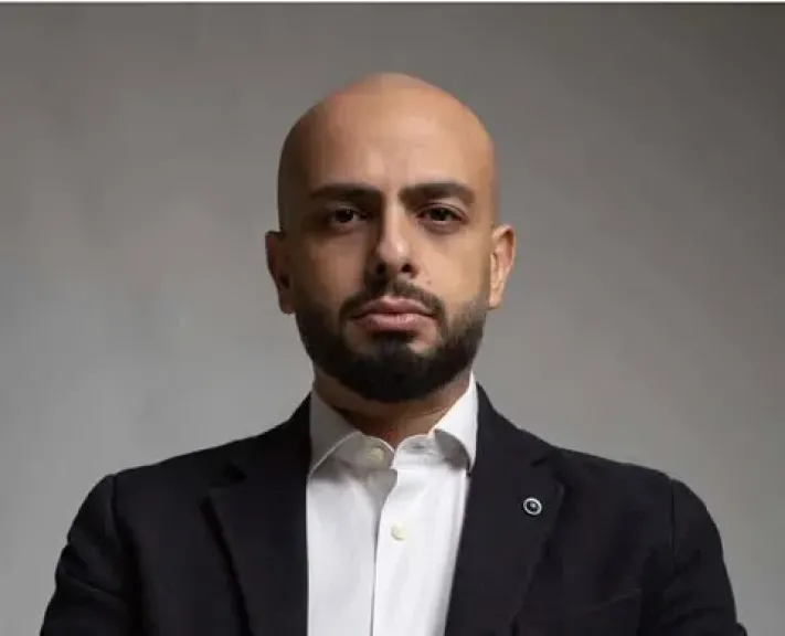 الكاتب أحمد مراد