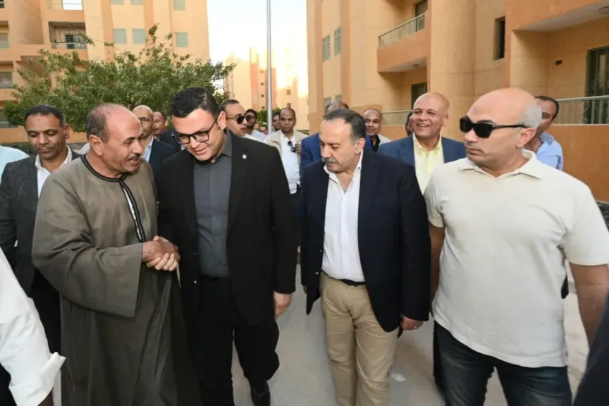 جانب من متابعه 