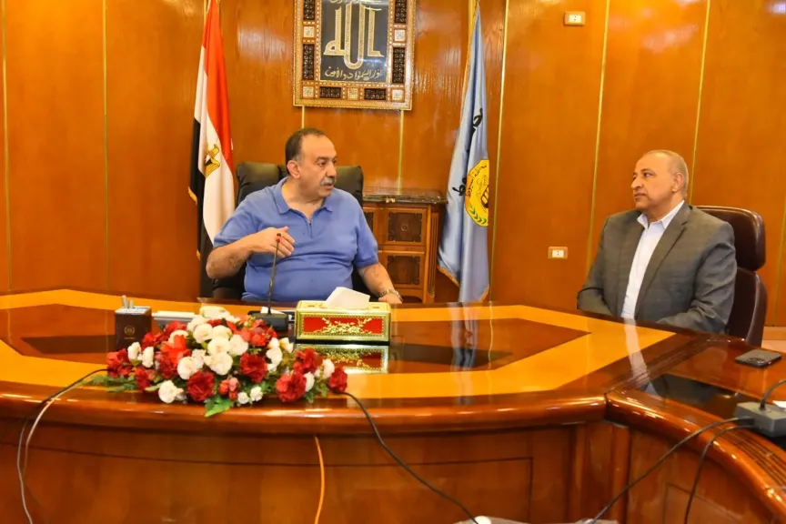جانب من متابعه 