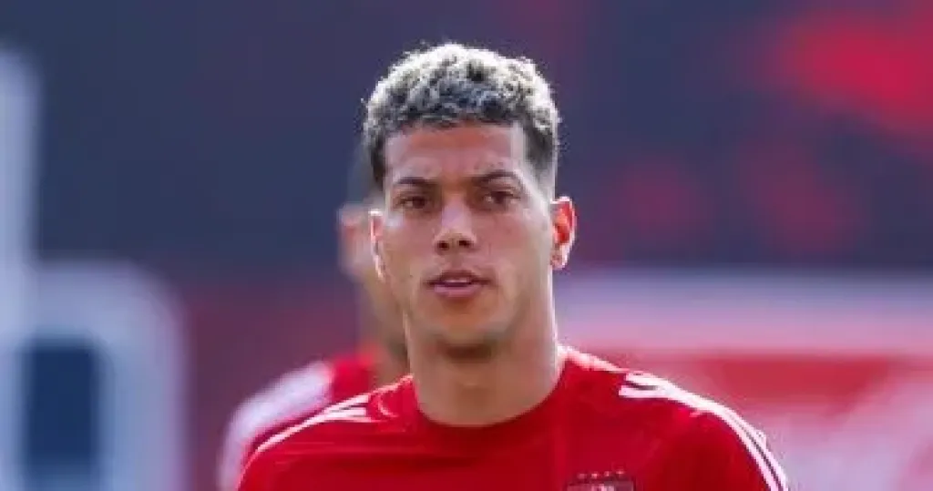إمام عاشور لاعب الأهلي