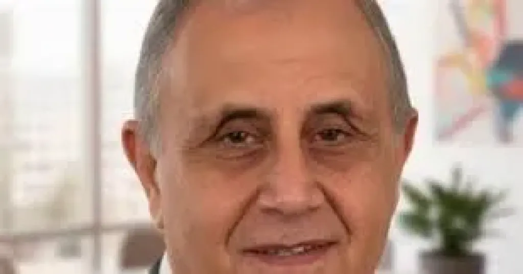 عاطف ديوان مرشح منصب الرئيس فى انتخابات نادى الشمس