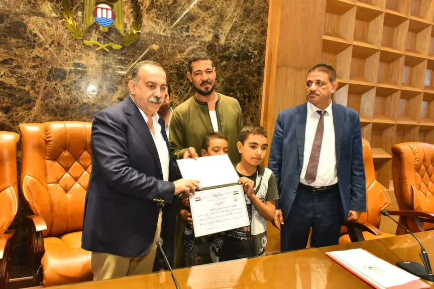 جانب من متابعه 