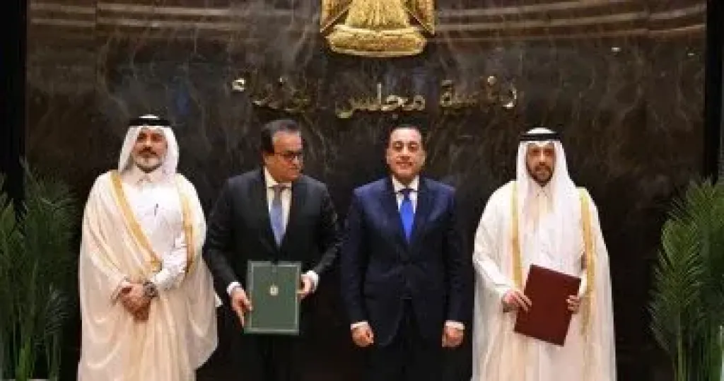 جانب من التوقيع 
