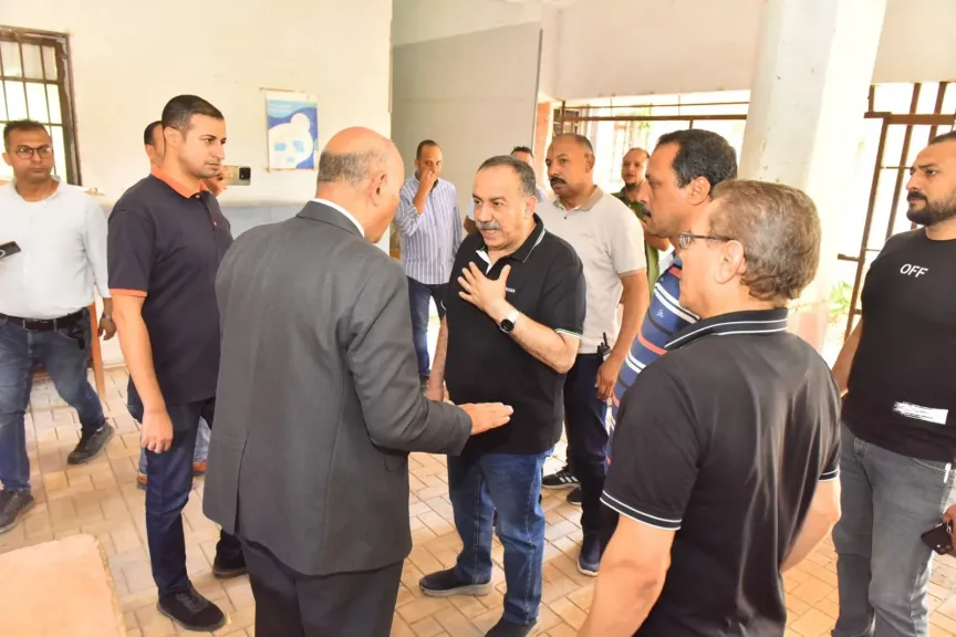 جانب من متابعه 