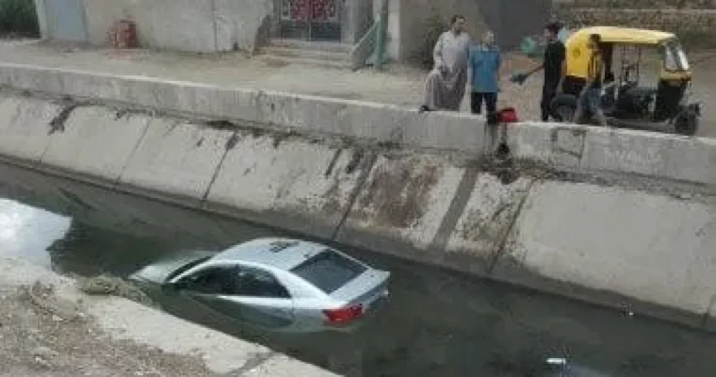 سقوط سيارة 