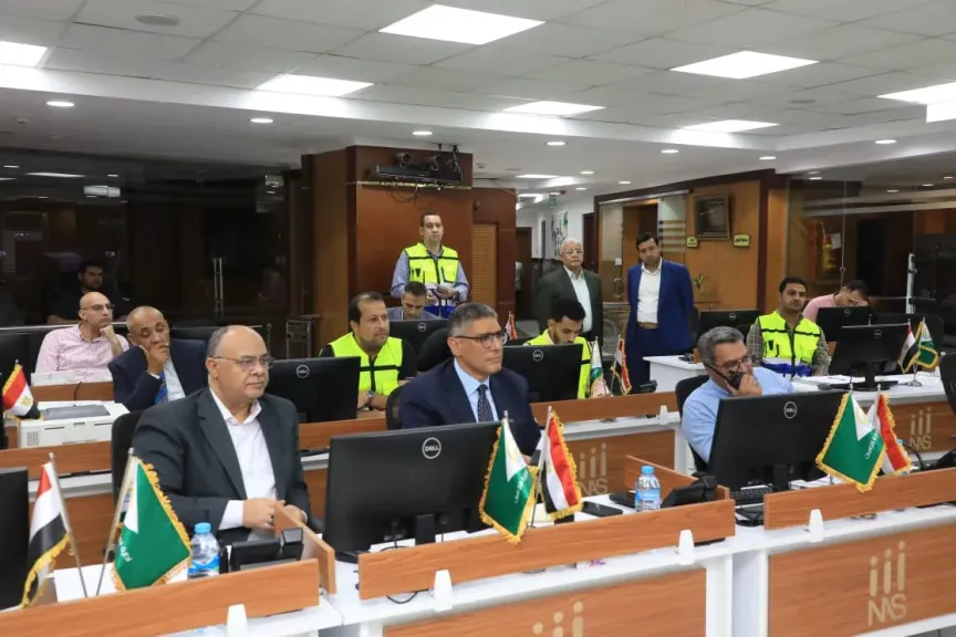 متابعة المهندس عادل النجار محافظ الجيزة انتظام العمل بمواقف سيارات السرفيس
