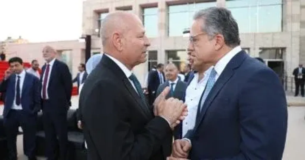 خالد العناني ومحافظ القاهرة 