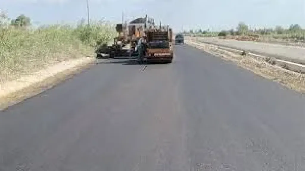 تطوير شامل لرفع كفاءه الطرق وتحسين الخدمات  بدمياط