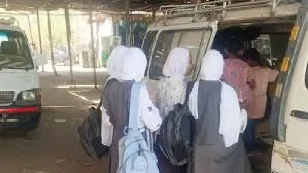 موقف السرفيس فى اسوان