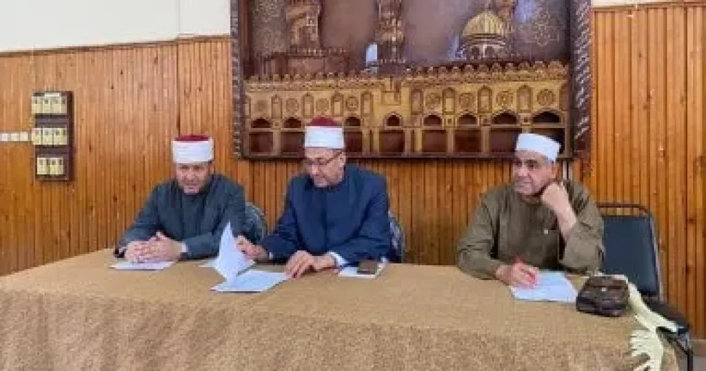 الشيخ عبد اللطيف طلحه رئيس الإدارة المركزية لمنطقة كفر الشي الأزهرية