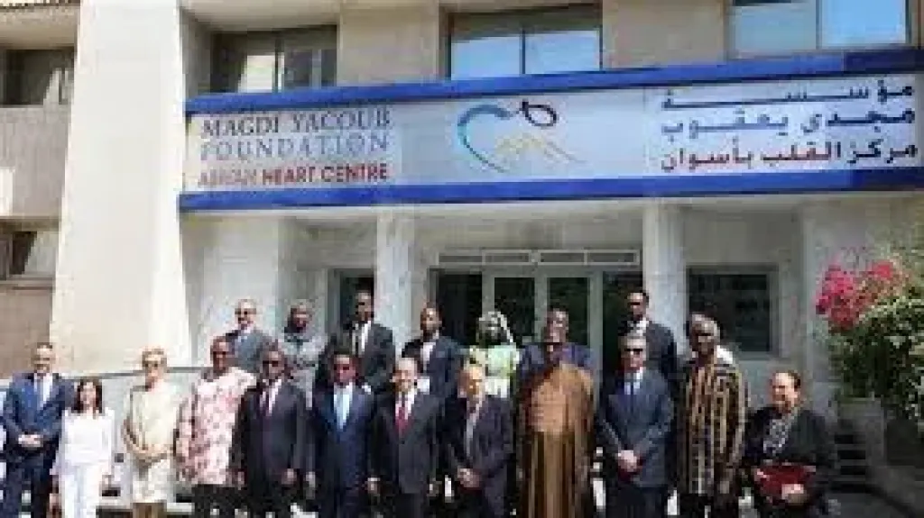 وزير الخارجيه فى زياره مركز الدكتور مجدى يعقوب