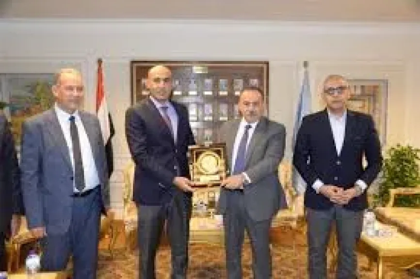 محافظ أسيوط يستقبل وزير التعليم